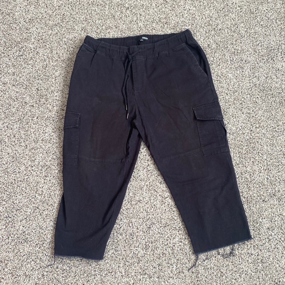 Elwood raw edge hemmed cargo pant - black - L